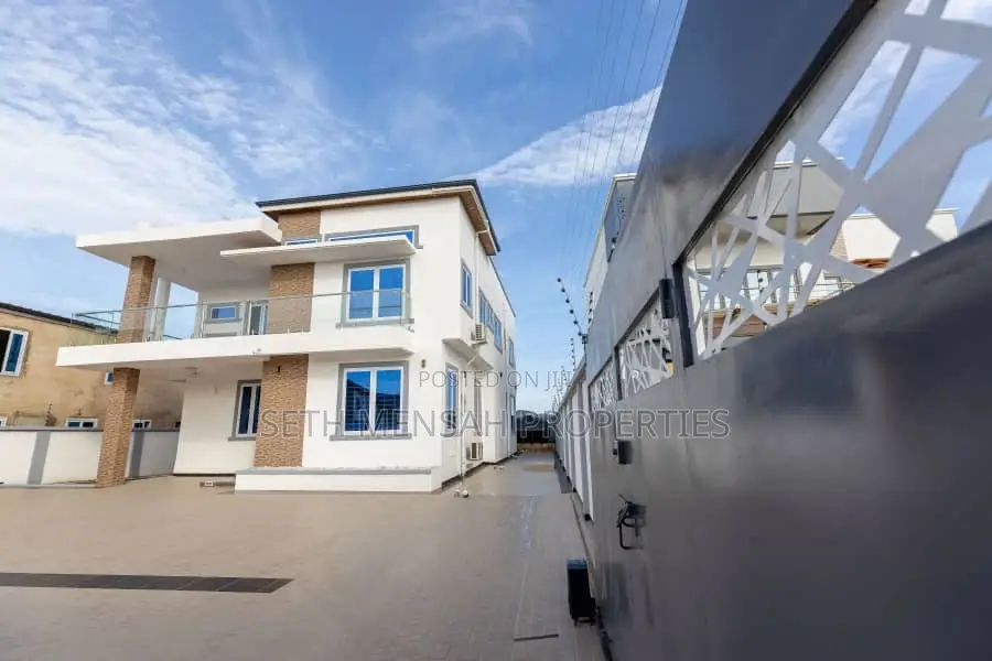 3bdrm House in Skm, Adjiriganor for sale