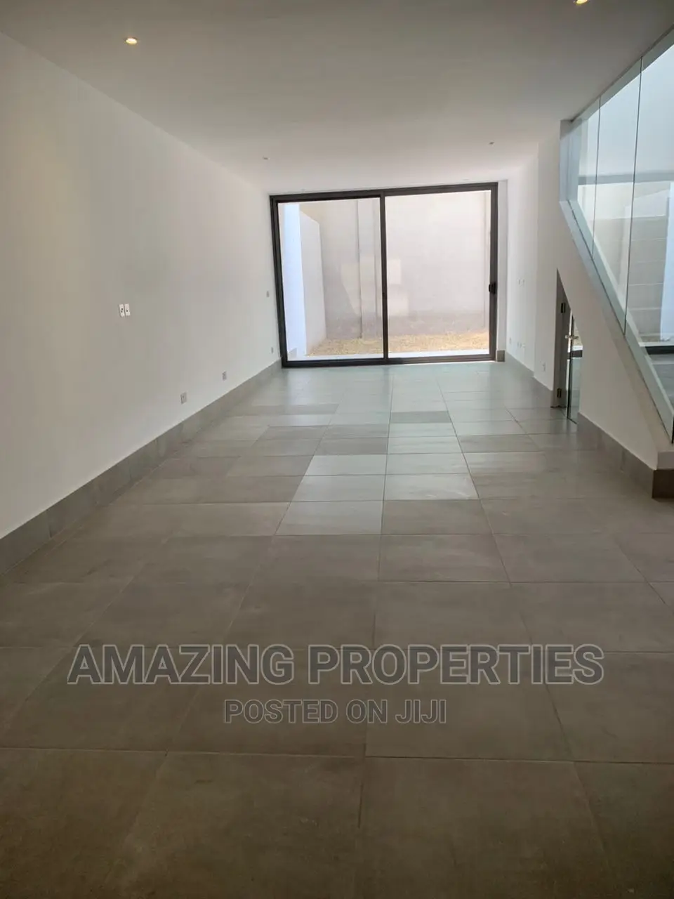 4bdrm House in North Ridge for sale