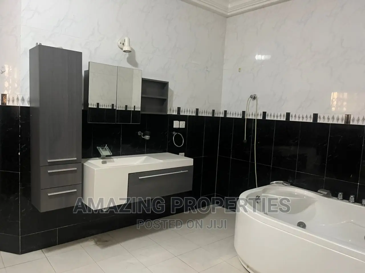 5bdrm House in Adjiriganor for rent