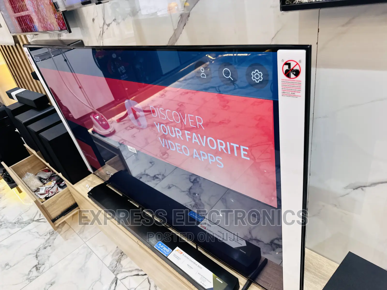 Lovely  Slim Sleek UHD Smart 65”Bu8000 Samsung Tv 