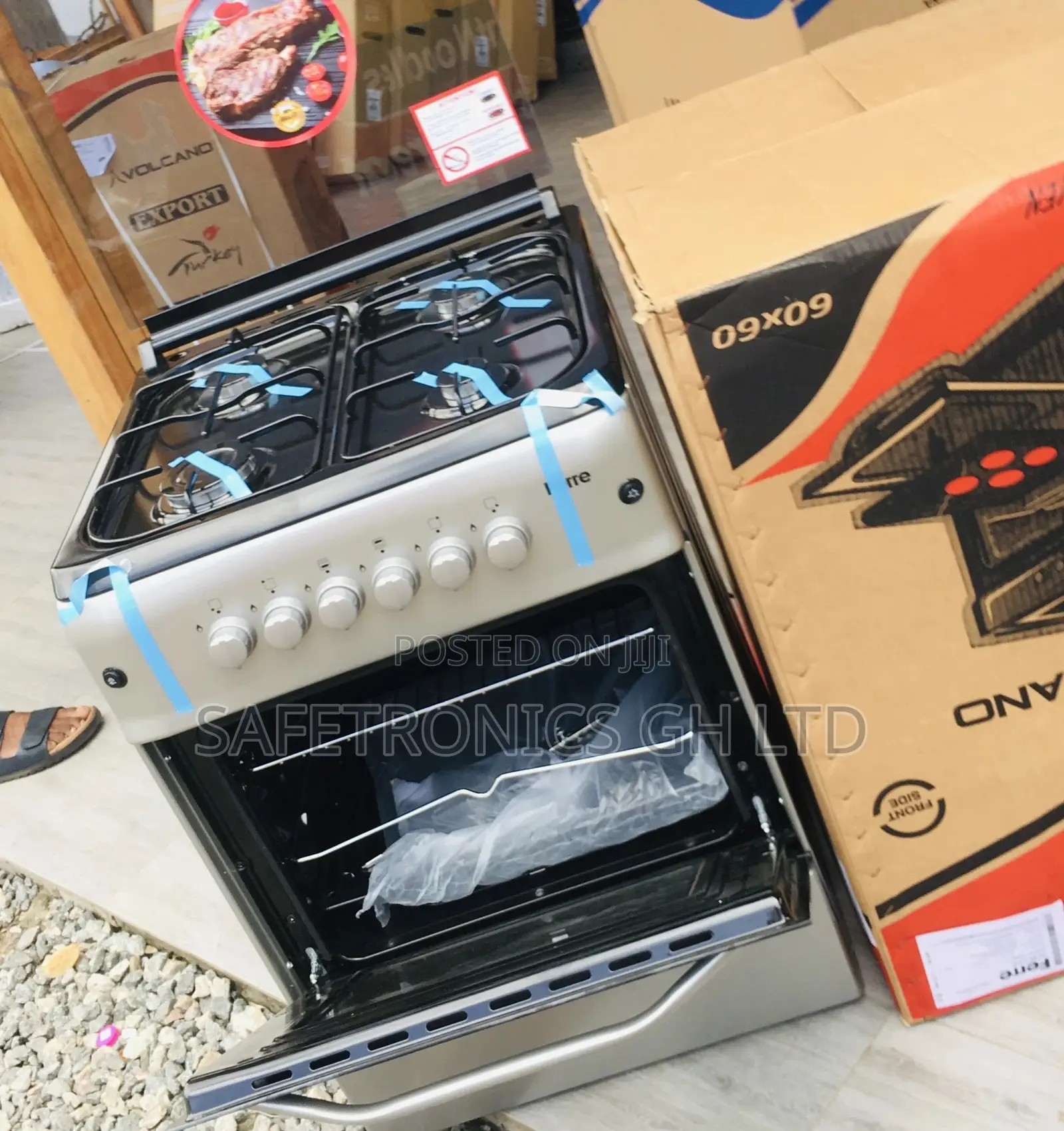 Volcano 4 Gas Oven With Grill 50x50 Sliver Glass Lid