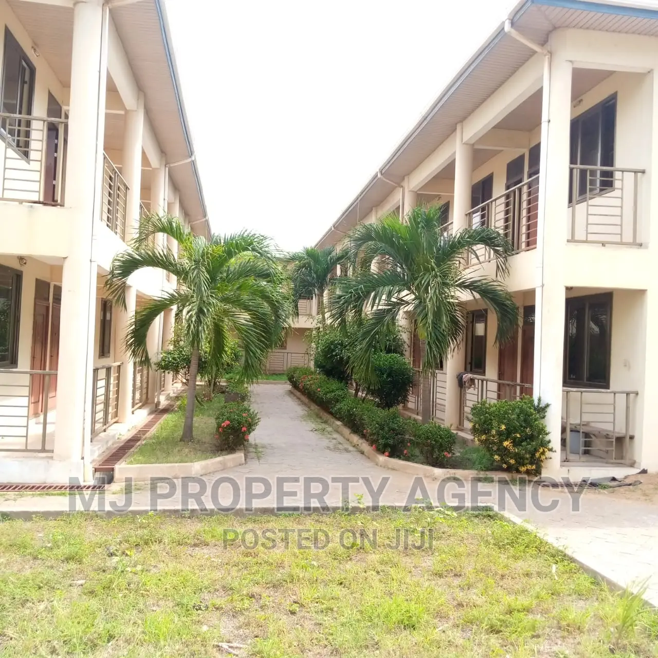 20bdrm House in Mayflower, Tema Metropolitan for rent
