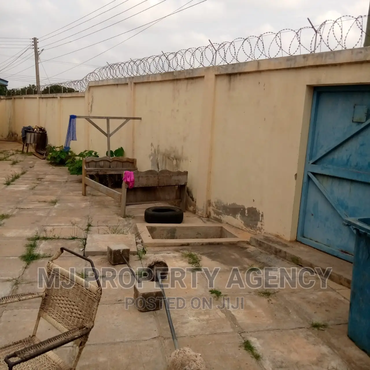 20bdrm House in Mayflower, Tema Metropolitan for rent