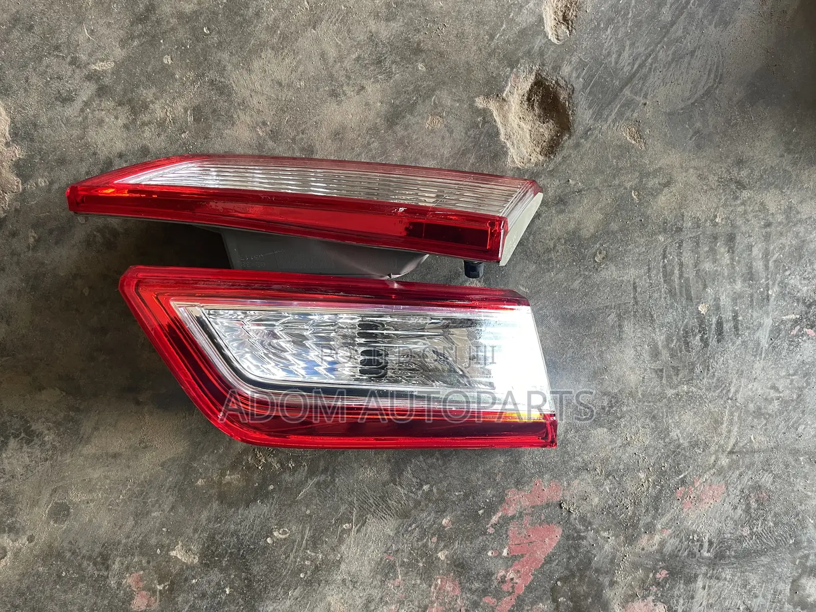Camry Spider Boot Light Pair