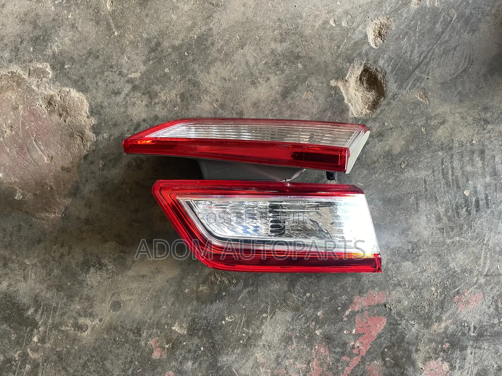 Camry Spider Boot Light Pair