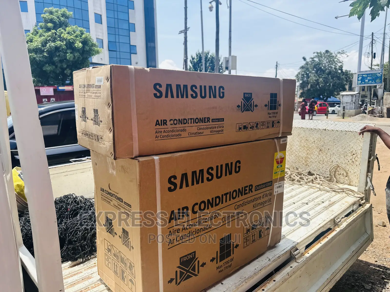 Frosty Flow Split R410 Gas 1.5hp Samsung AC White