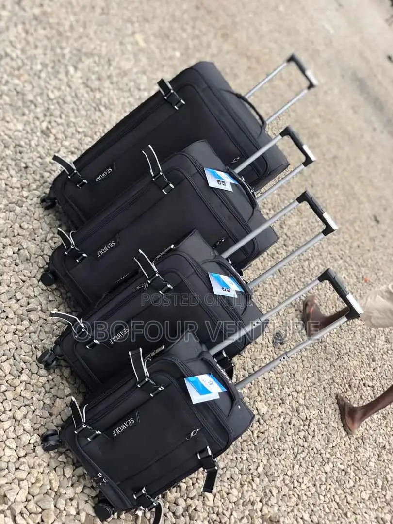 Quality Material Luggage
Very Strong at Circle