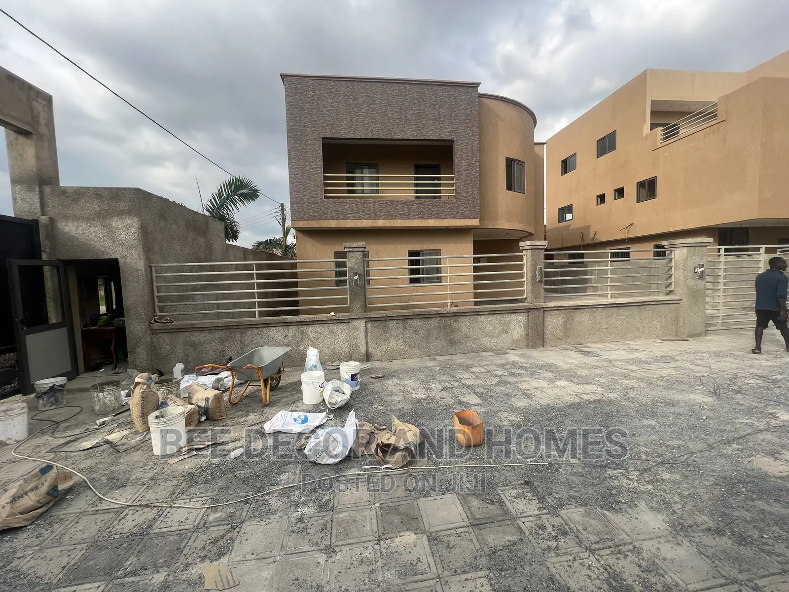 4bdrm Townhouse/Terrace in Bee Decor & Homes, Oyarifa for sale
