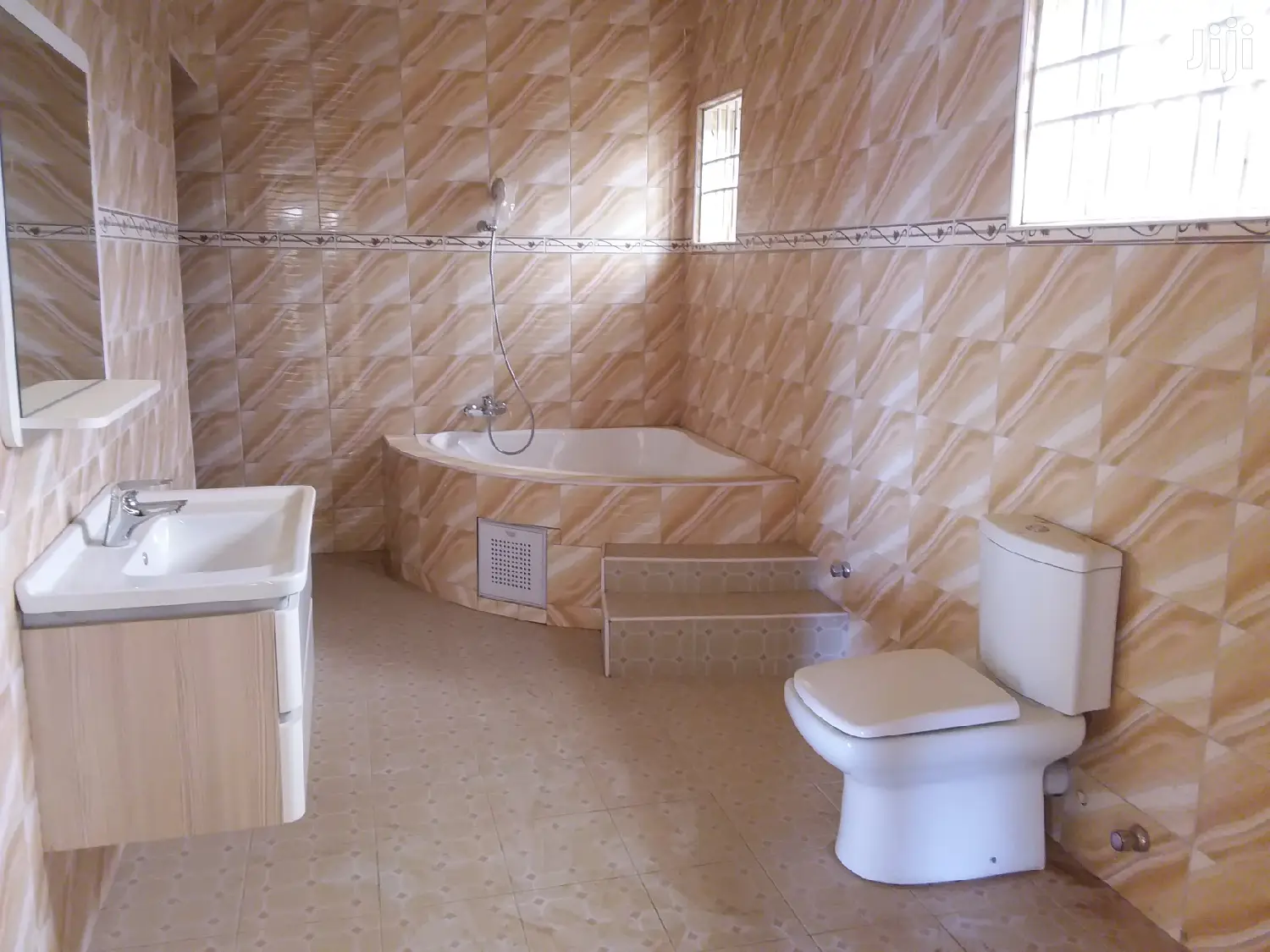 5bedroom Self Compound Sale Spintex Road