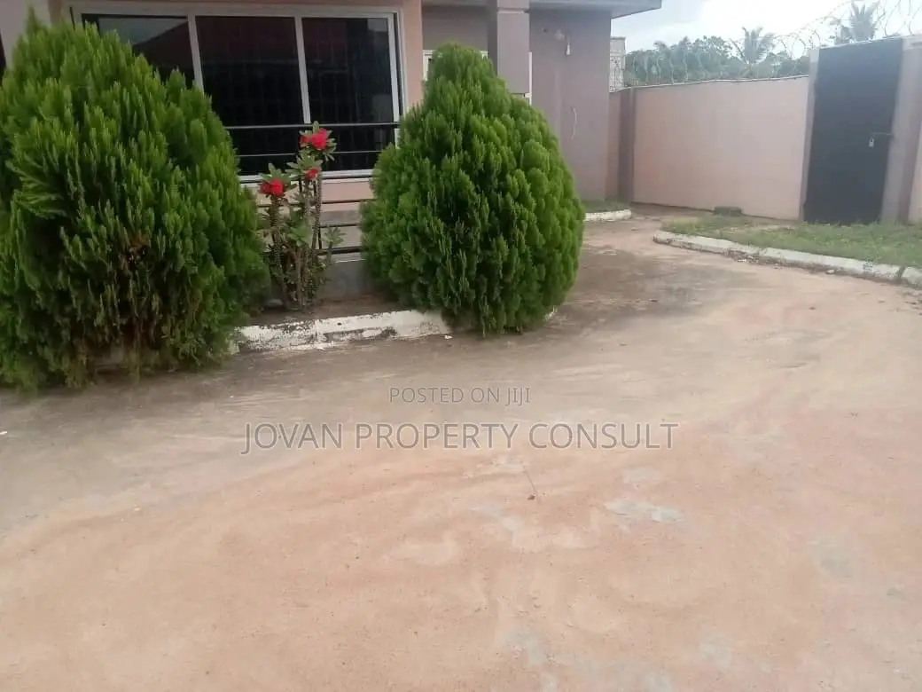 3bdrm House in Amasaman 3 Junction for sale