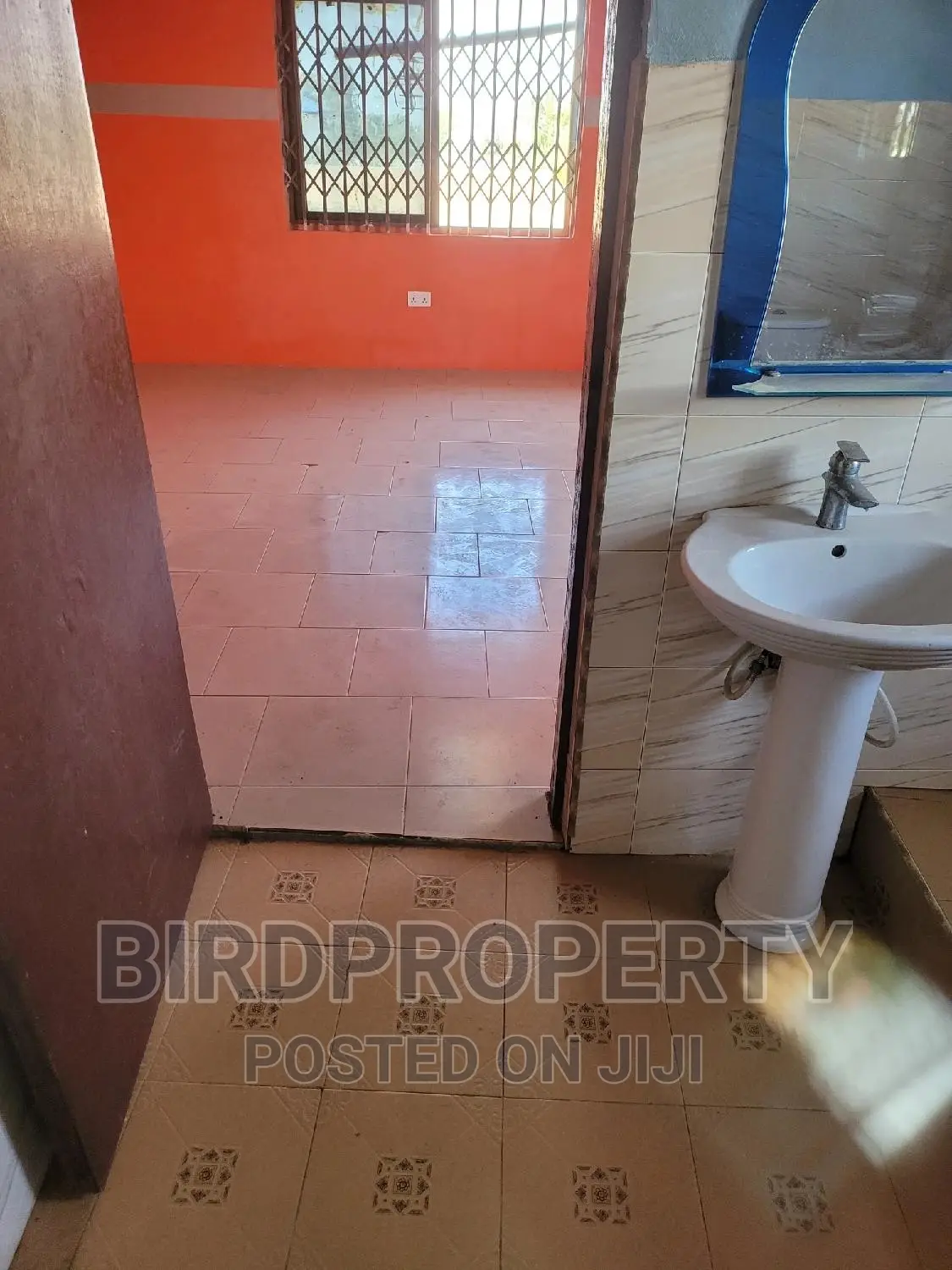 1bdrm Apartment in Birdproperty, School Junction for rent
