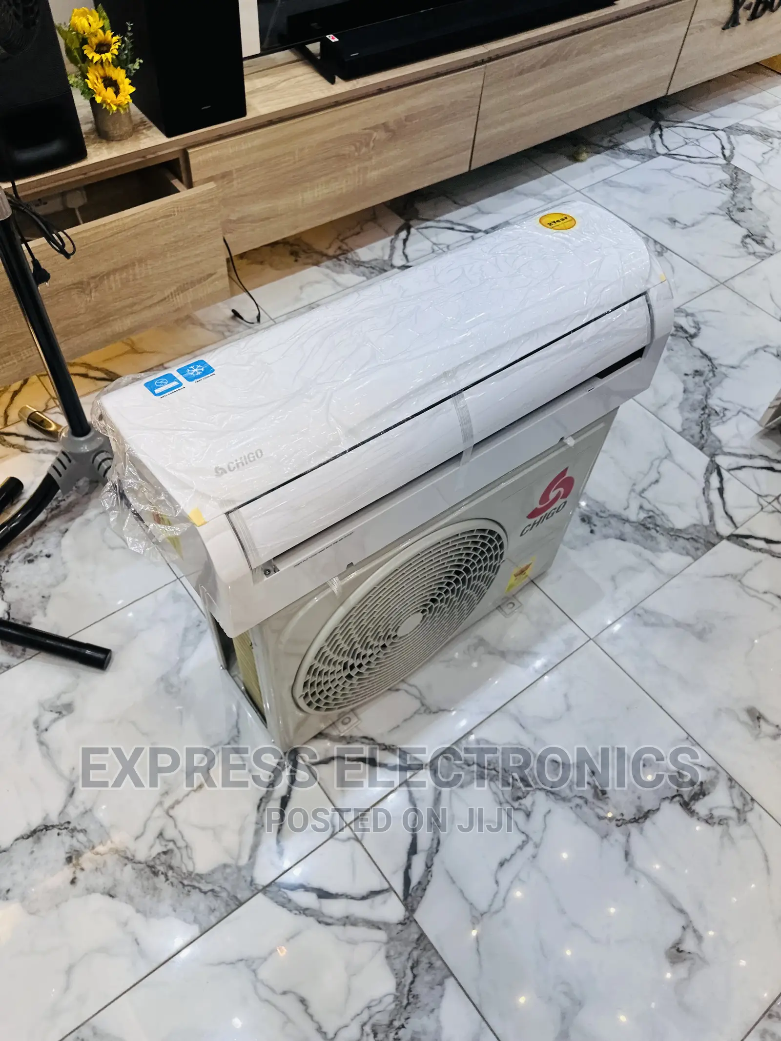Very Sleek Nice Chigo Split R410 Gas 2.5hp AC White