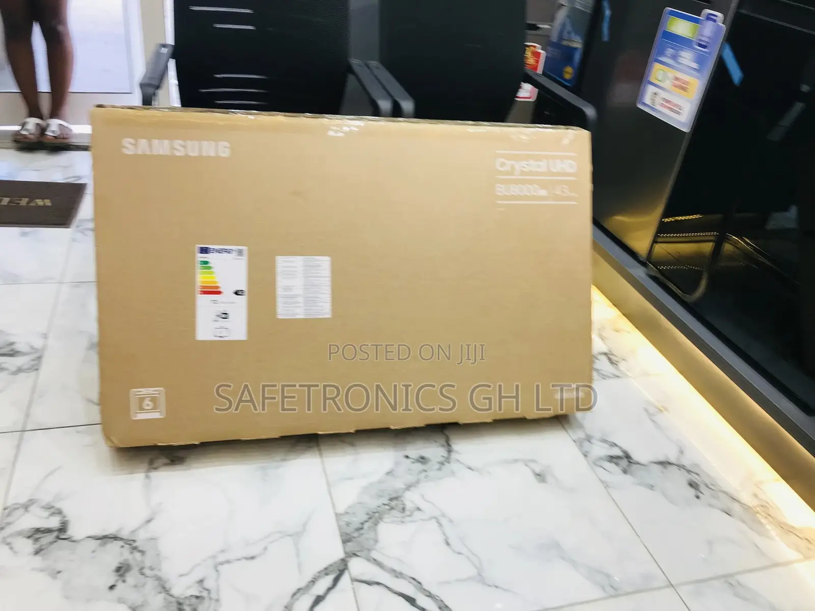 Glossy LED Samsung UHD BU80 43 Inches Smart Tv