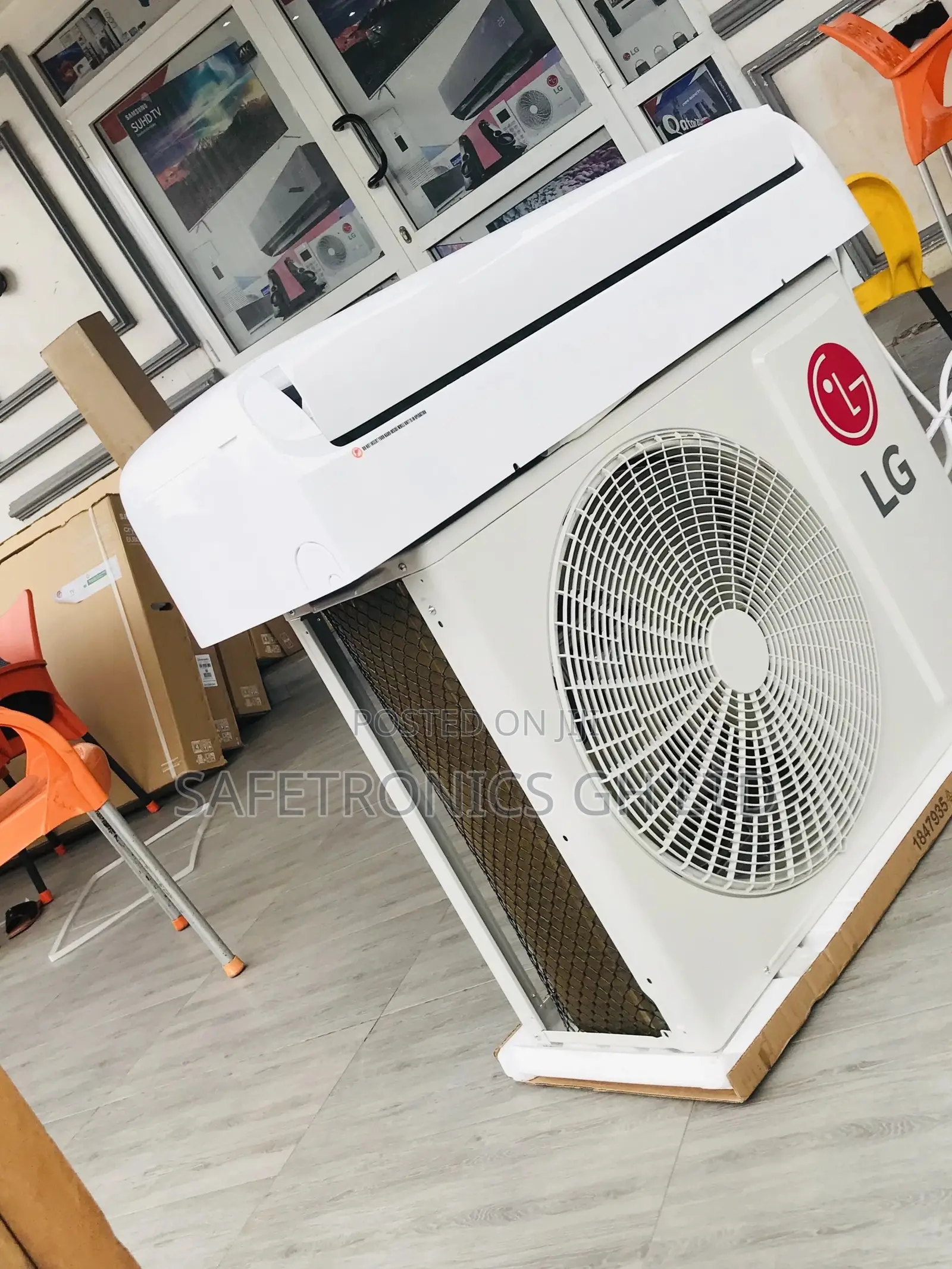Smart White Electric Lg 1.5hp Invertor Airconditioner