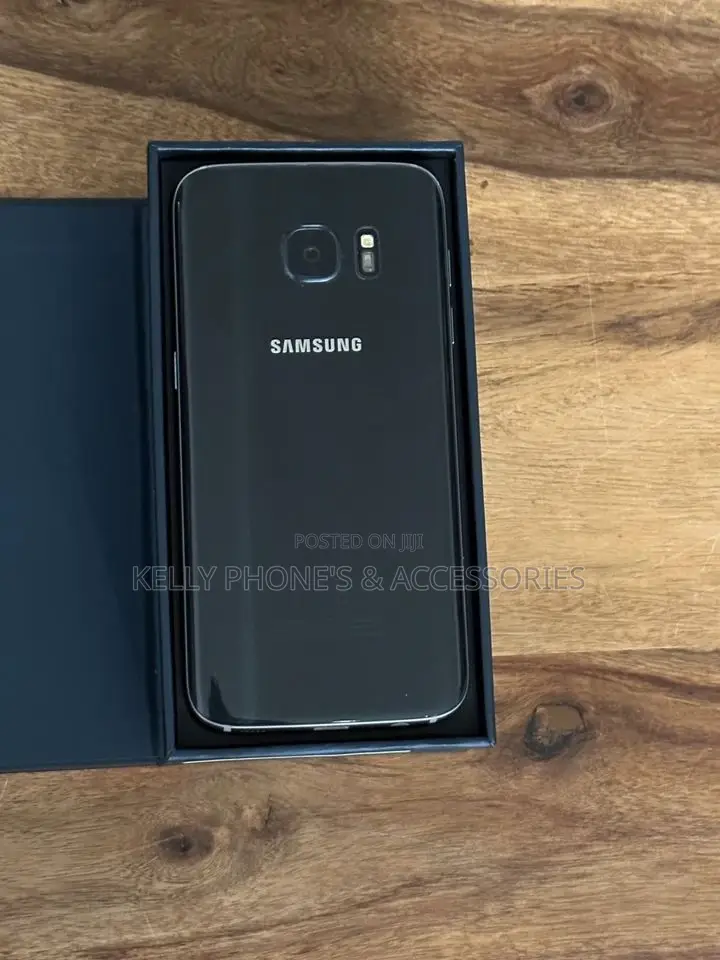 New Samsung Galaxy S7 32 GB Black