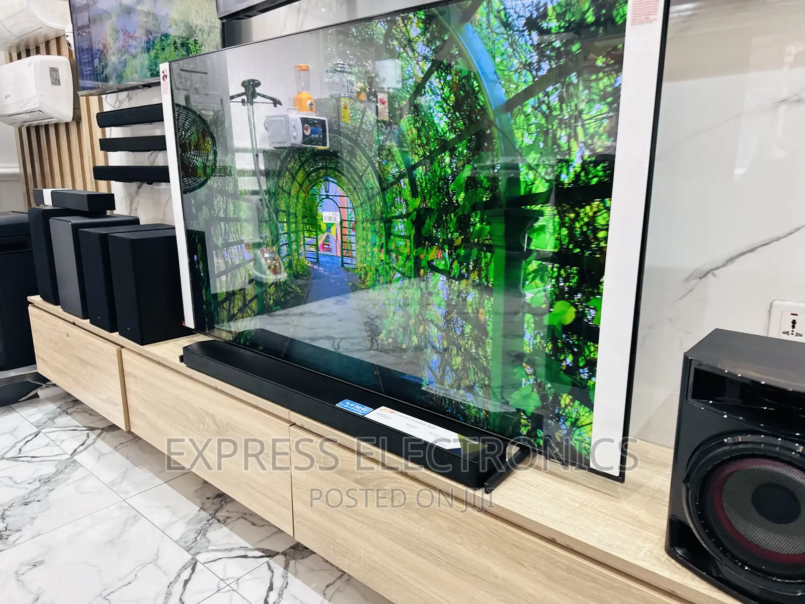 Your Getaway Samsung Uhd Smart 85”Cu8000