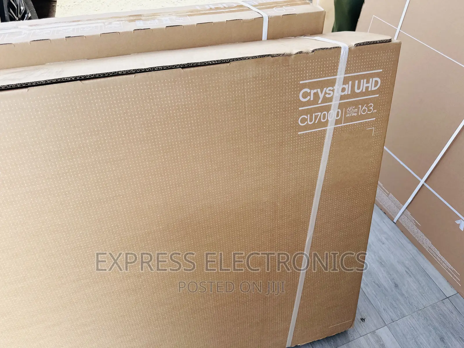 Shinnig Glossy UHD Smart 65”Cu8000 Samsung