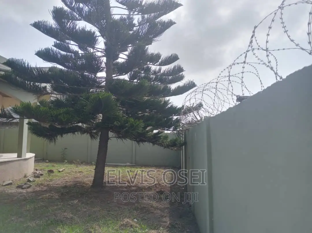 5bdrm House in Block Factory Crown, Weija for rent