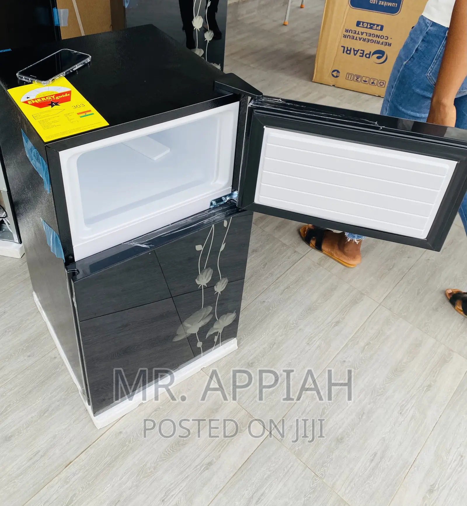 Super Classic Pearl Table Top Electric Refrigerator(Black).