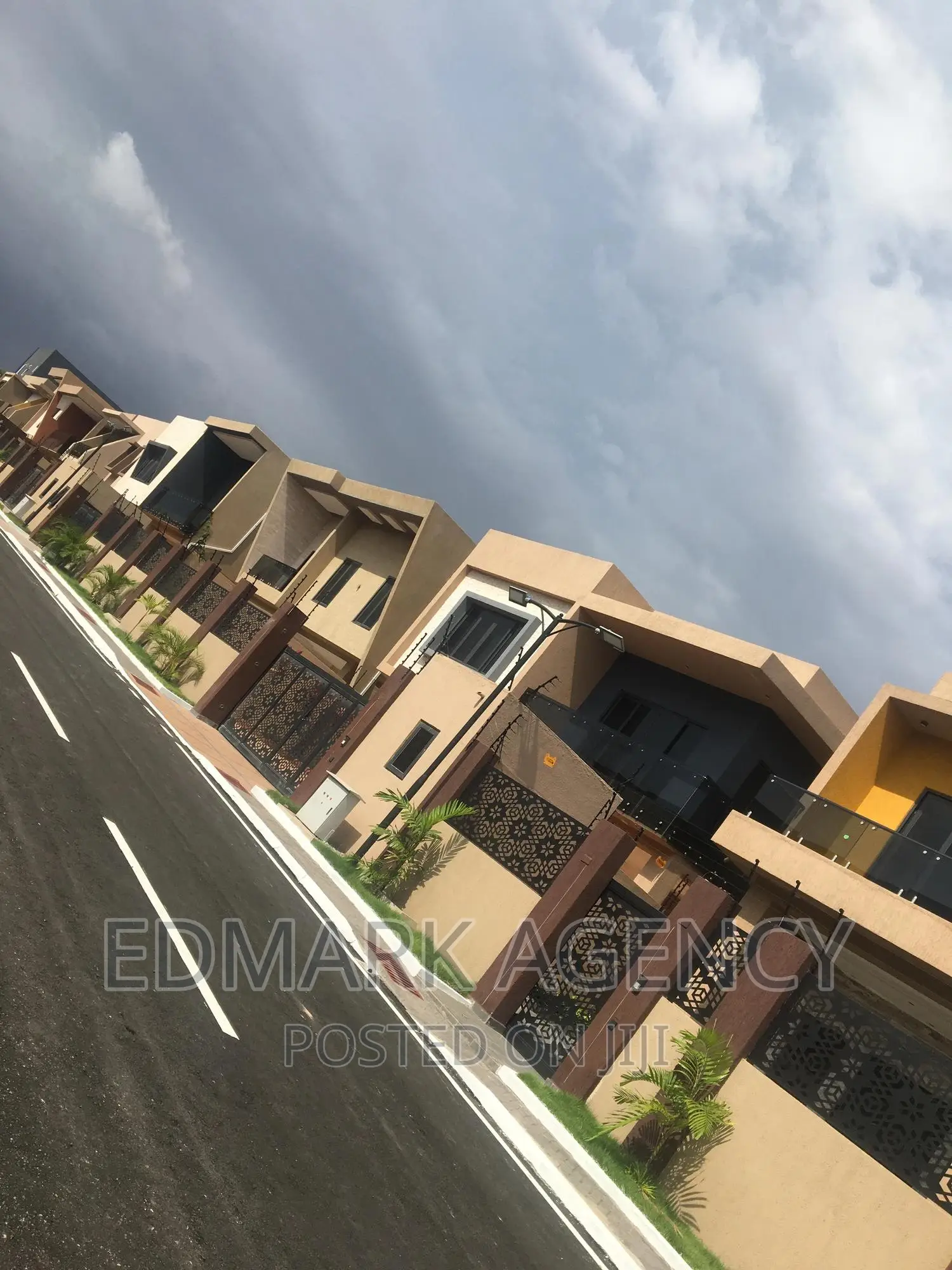 4bdrm House in East Airport, Accra Metropolitan for sale