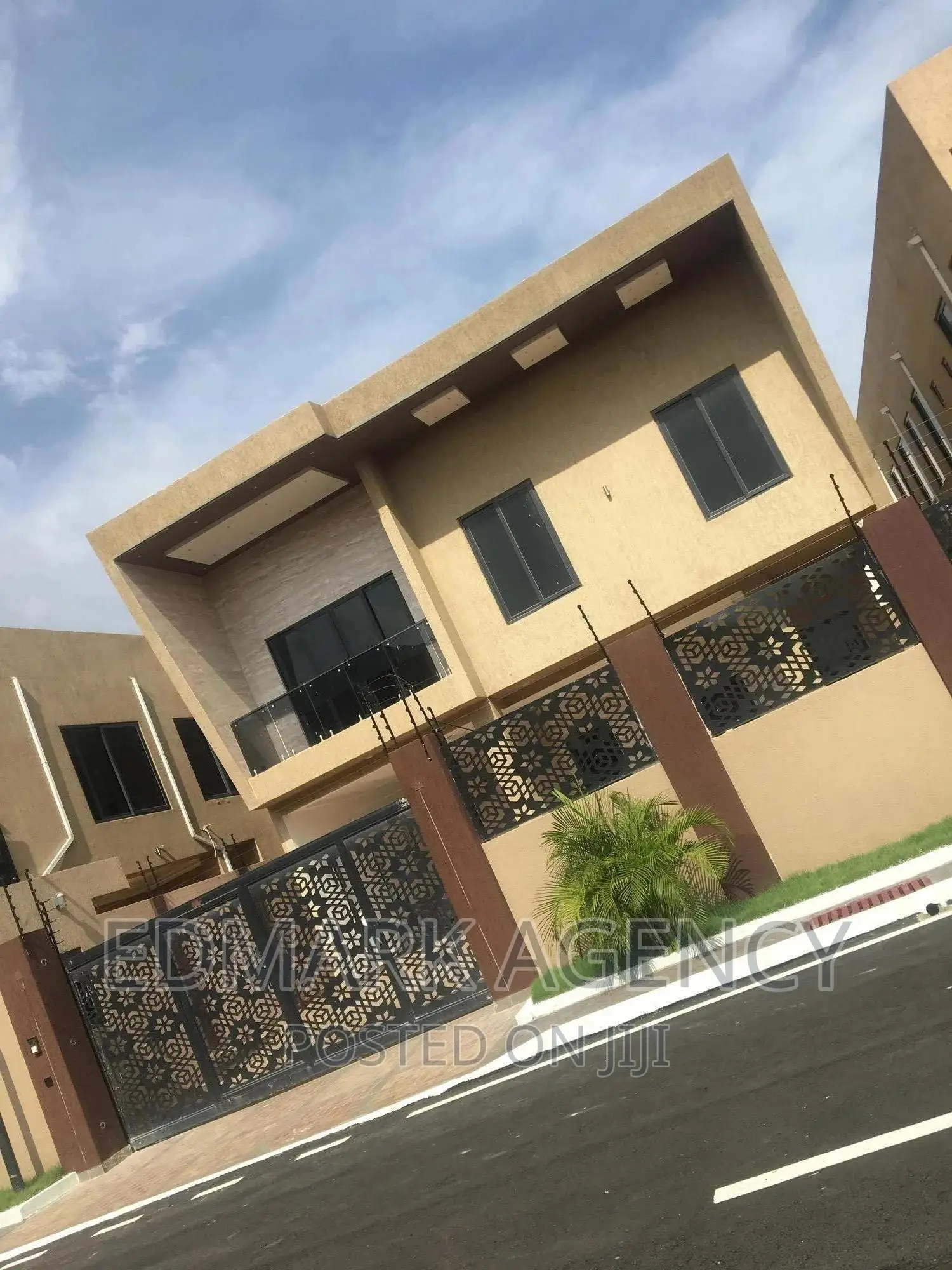 4bdrm House in East Airport, Accra Metropolitan for sale
