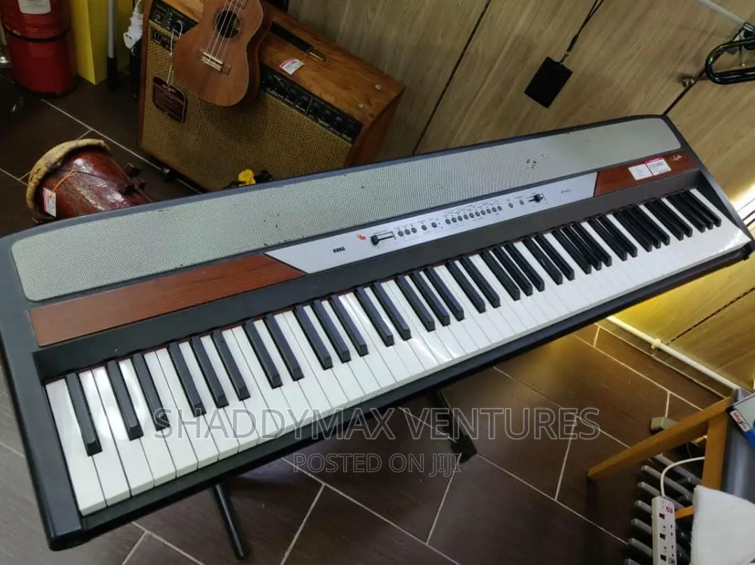 Korg SP 250 Digital Piano