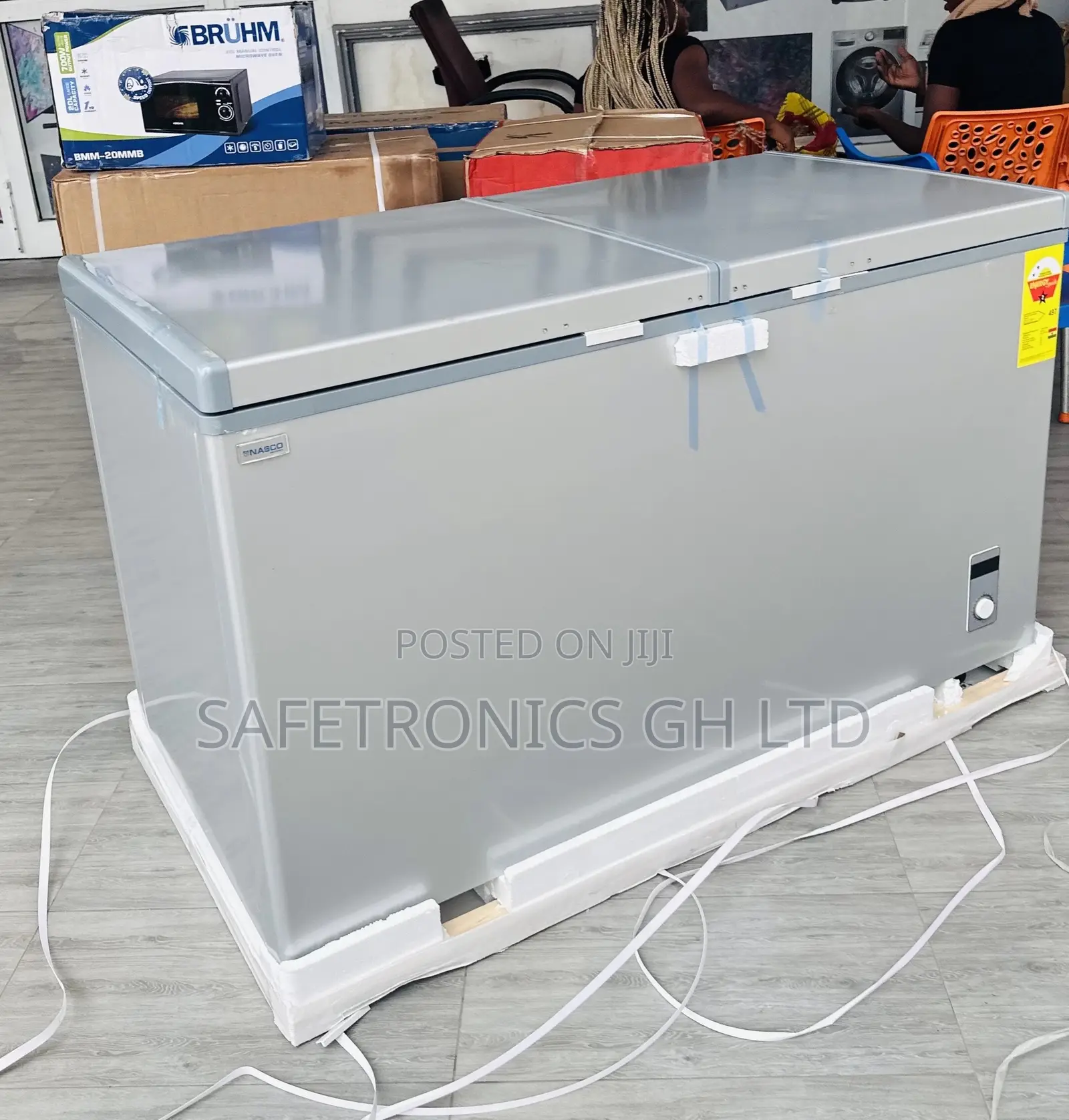 Doubledoor Nas500fc Gray 425 Liters Glass Lid Chestfreezer