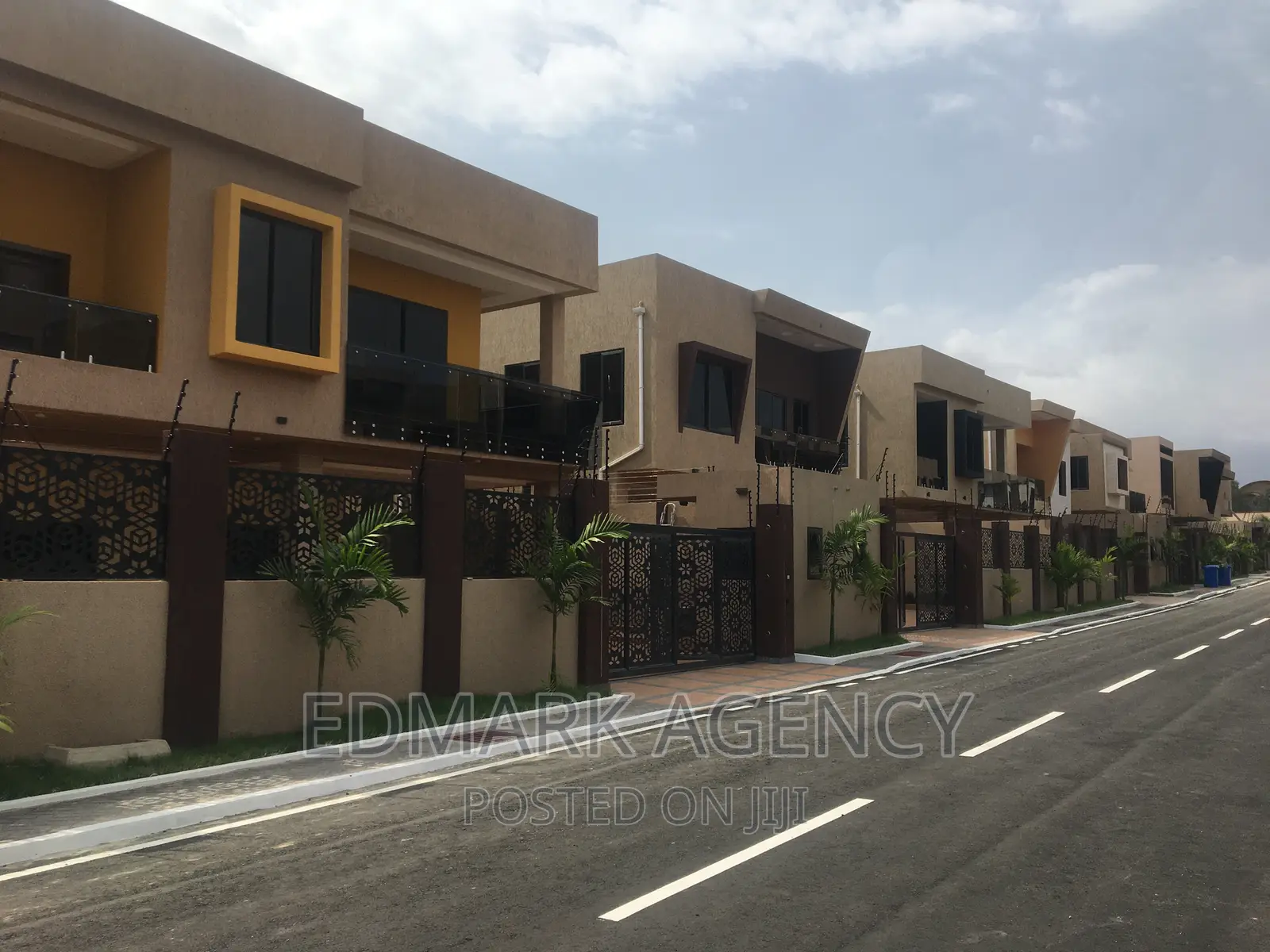 4bdrm House in East Airport, Accra Metropolitan for sale
