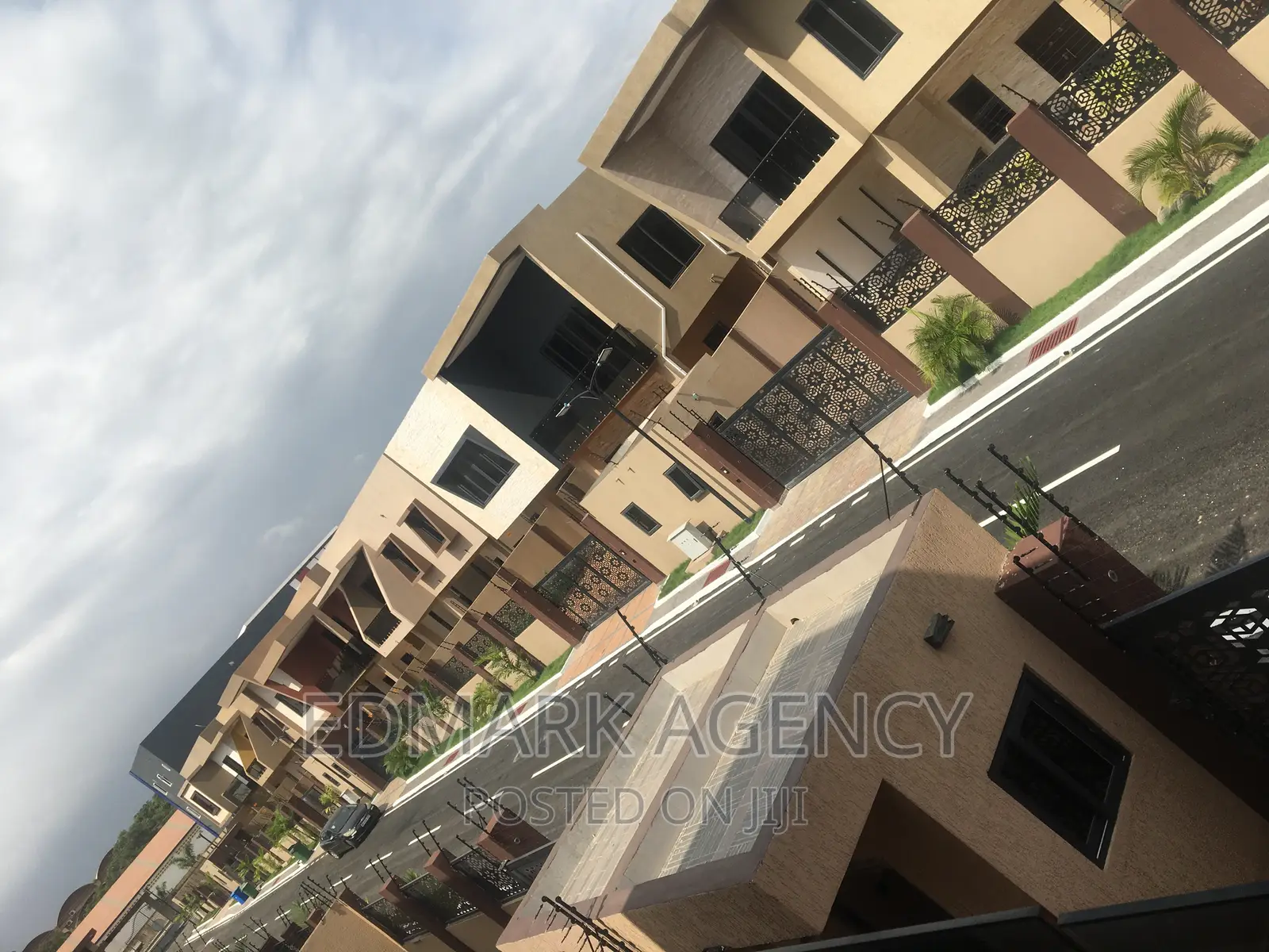 4bdrm House in East Airport, Accra Metropolitan for sale