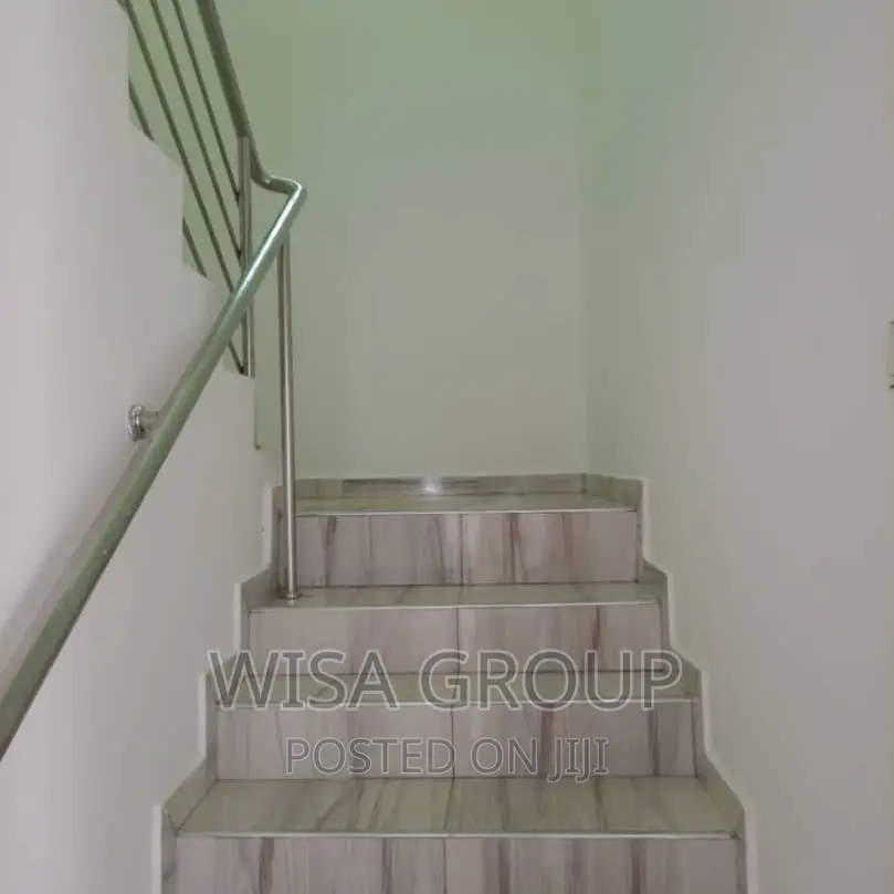 5bdrm Duplex in Accra Metropolitan for sale