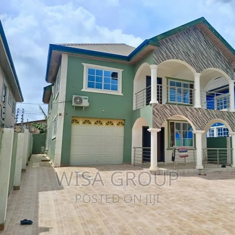 5bdrm Duplex in Accra Metropolitan for sale