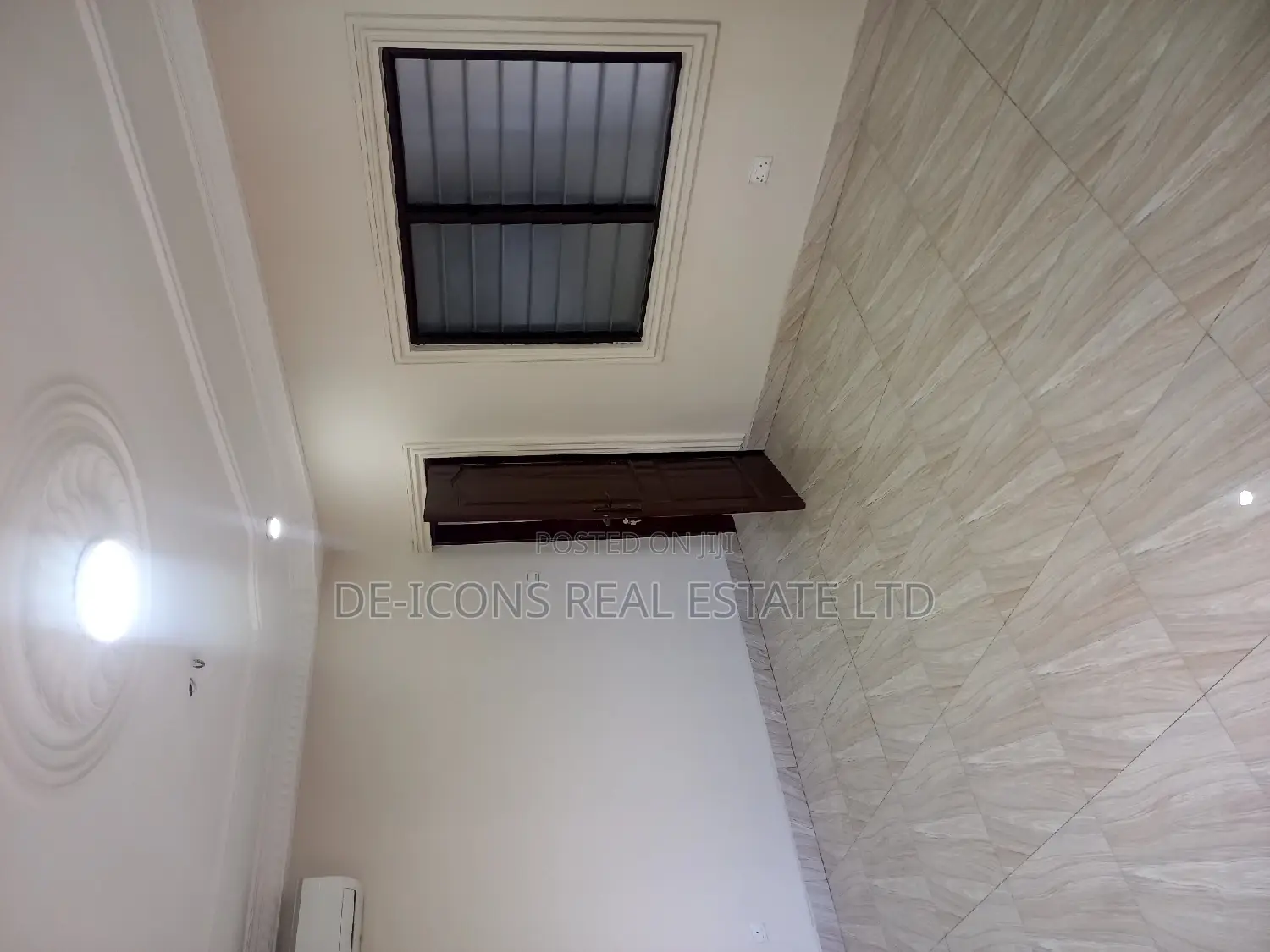 3bdrm Duplex in De-Icons Real Estate, Awutu Senya East Municipal