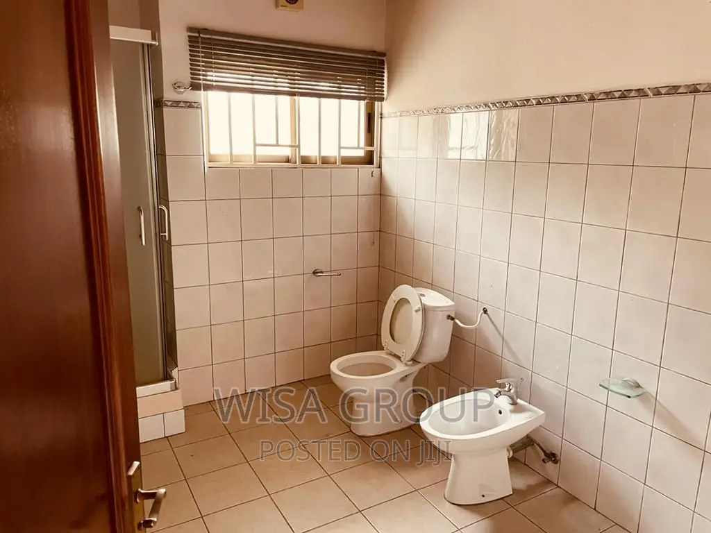 6bdrm Duplex in Wisa Groups, Accra Metropolitan for rent