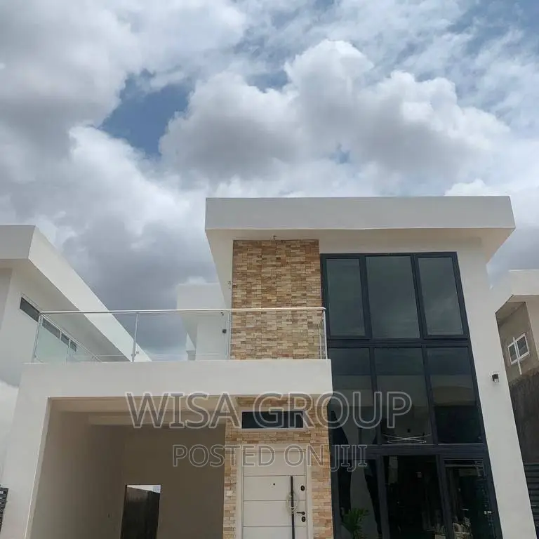 4bdrm Duplex in Accra Metropolitan for sale