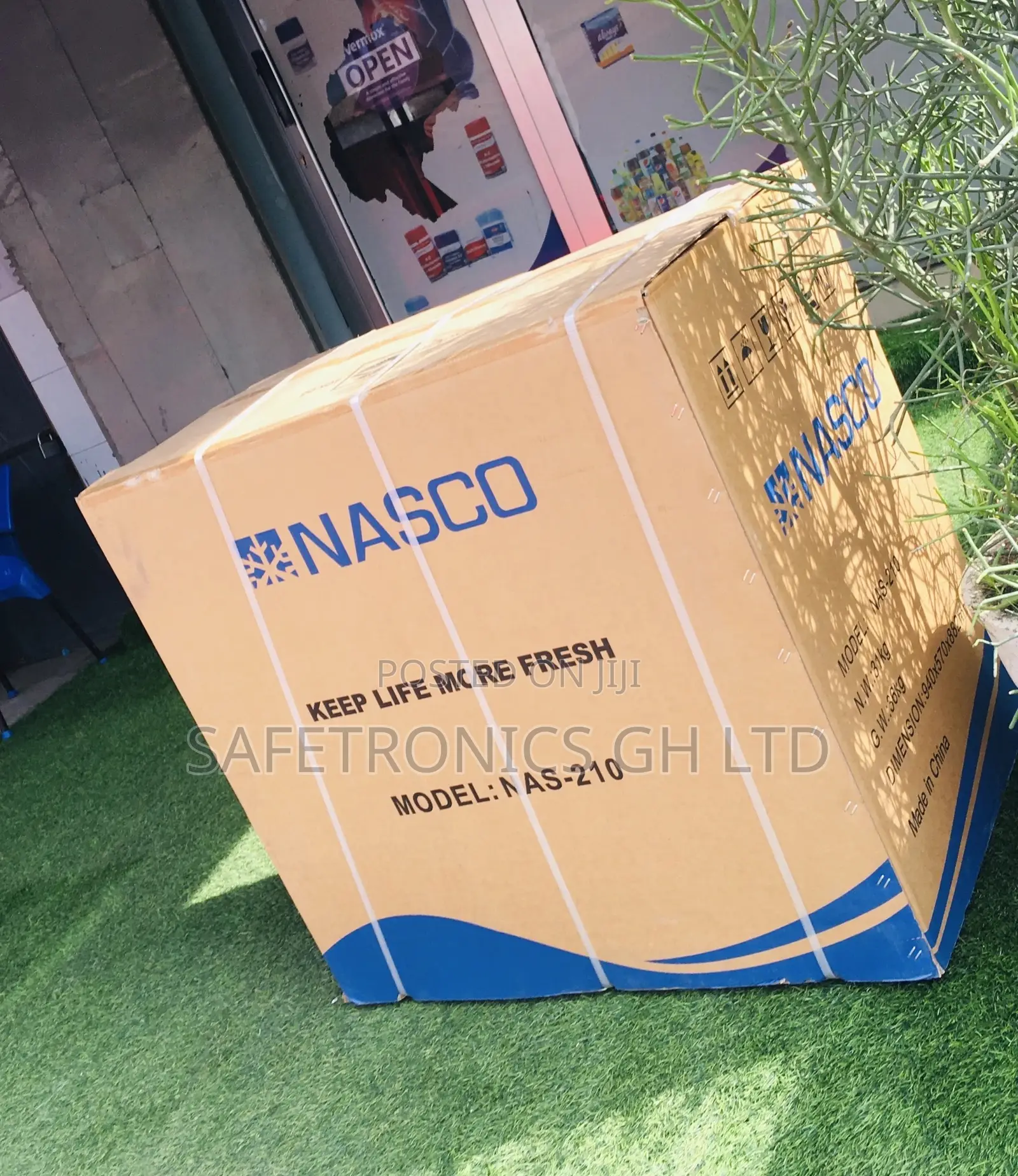 Chestfreezer Nasco Nas-210 200 Liters Singledoor Glass Lid