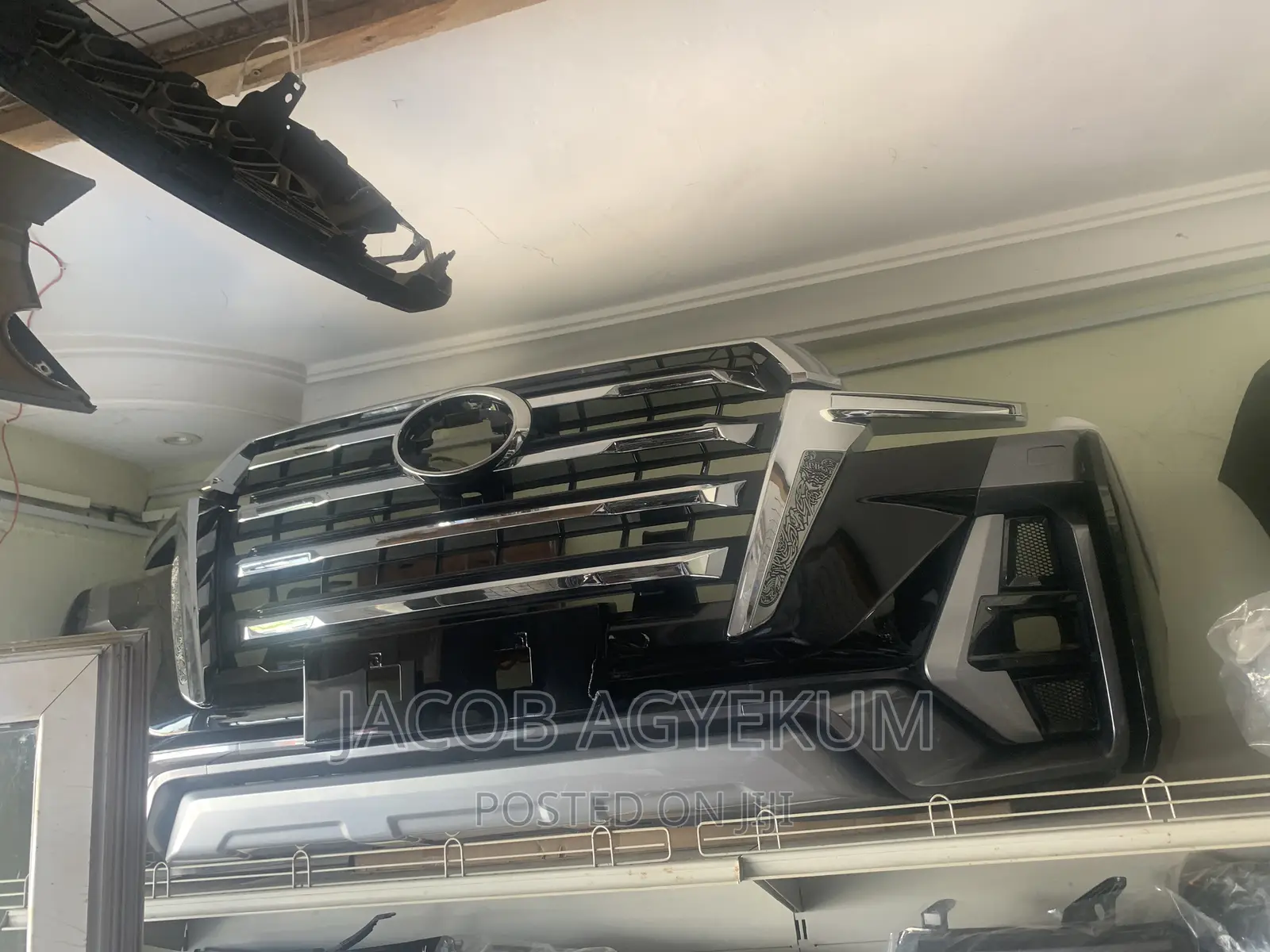 Toyota Land Cruiser V8 Front Bumper 2022