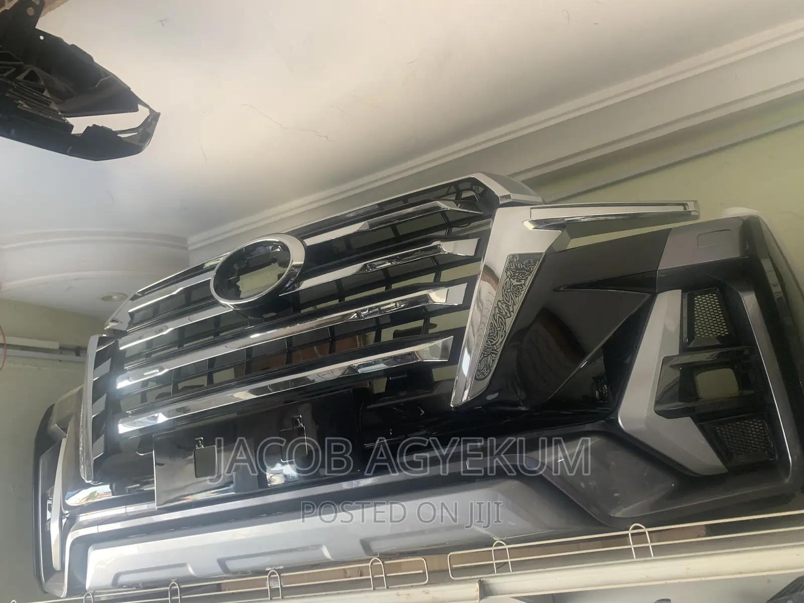 Toyota Land Cruiser V8 Front Bumper 2022