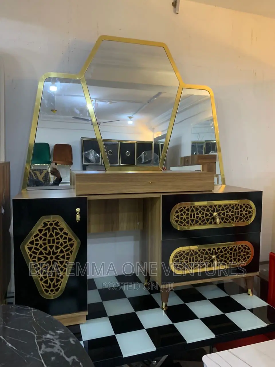 Classy Dressing Mirror With Drawers
