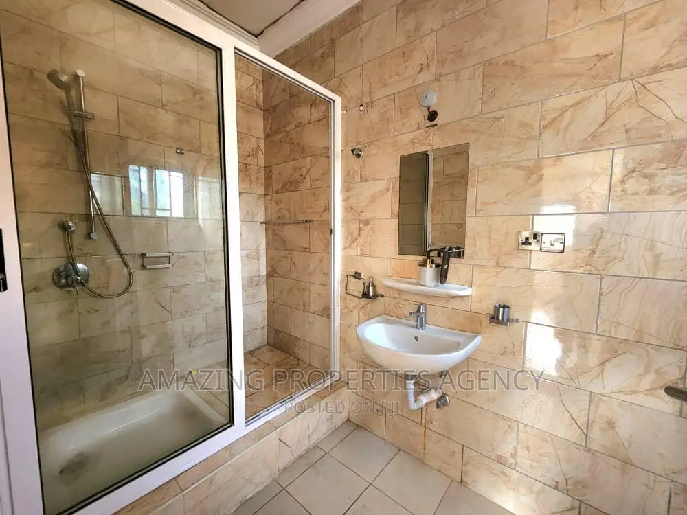 5bdrm House in East Legon for rent