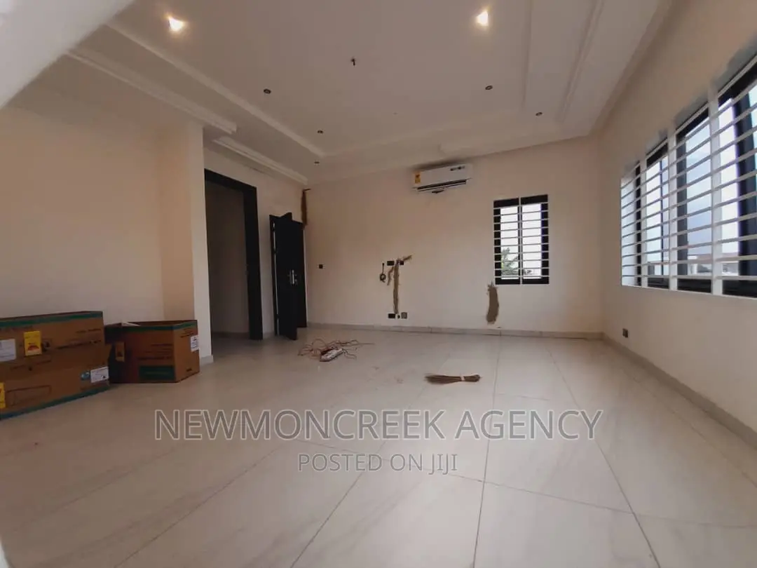 3bdrm Bungalow in Kwabenya Estate Road, Accra Metropolitan for sale
