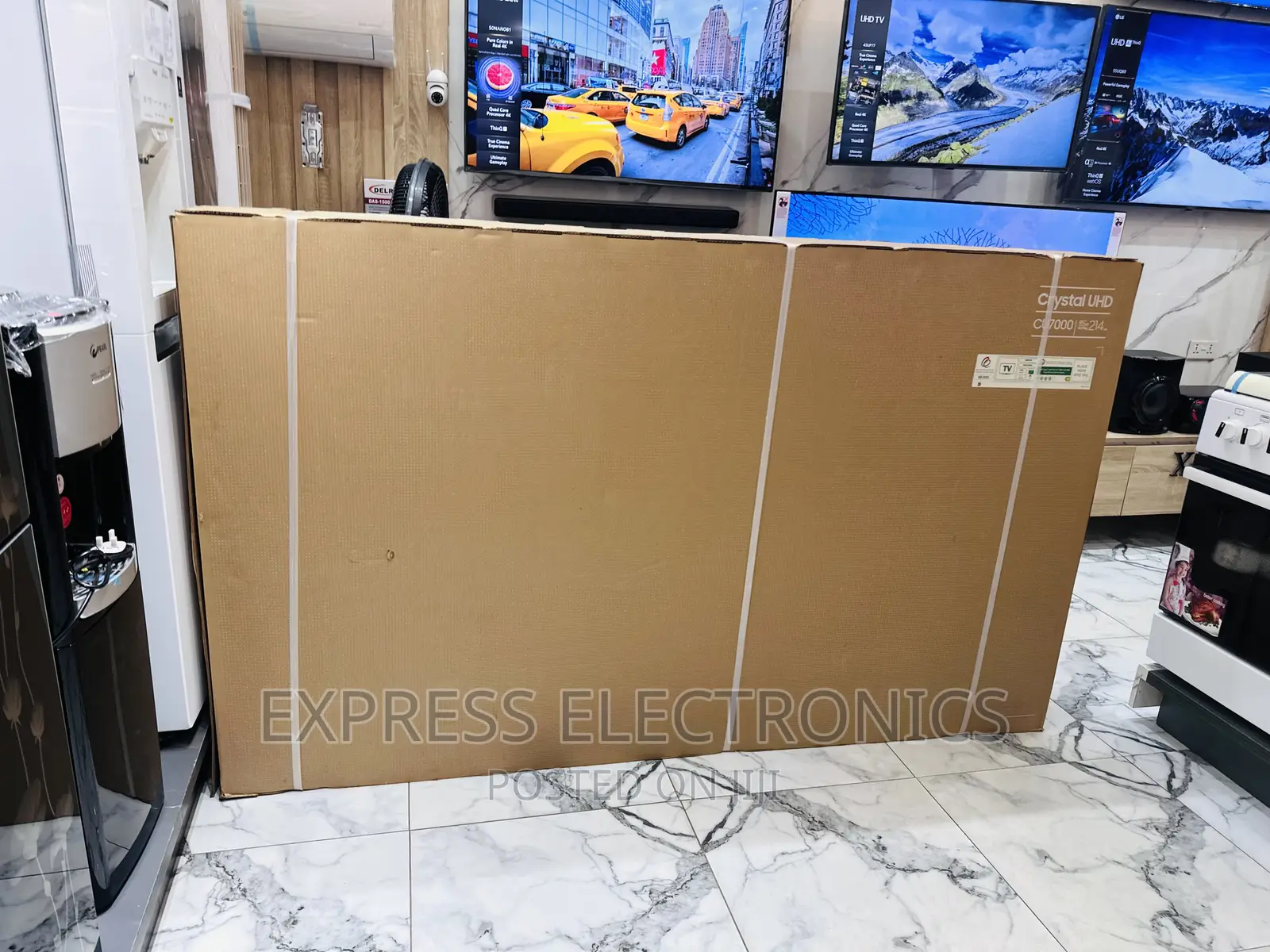Cinematic View Glossy UHD Slim Samsung 75”Cu8000