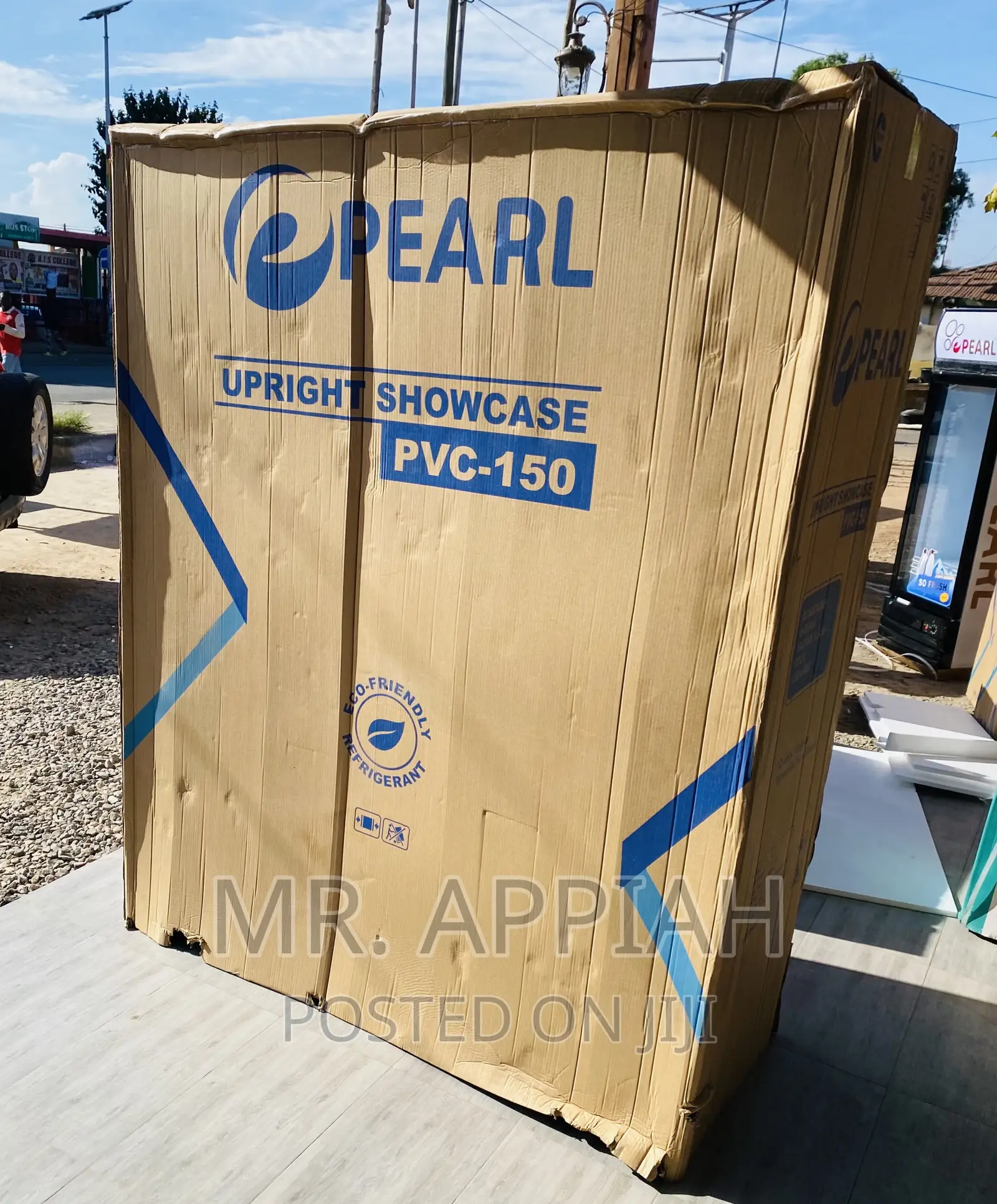 Sleek Designed Pearl PVC-150 950ltr 3 Door Display Fridge.