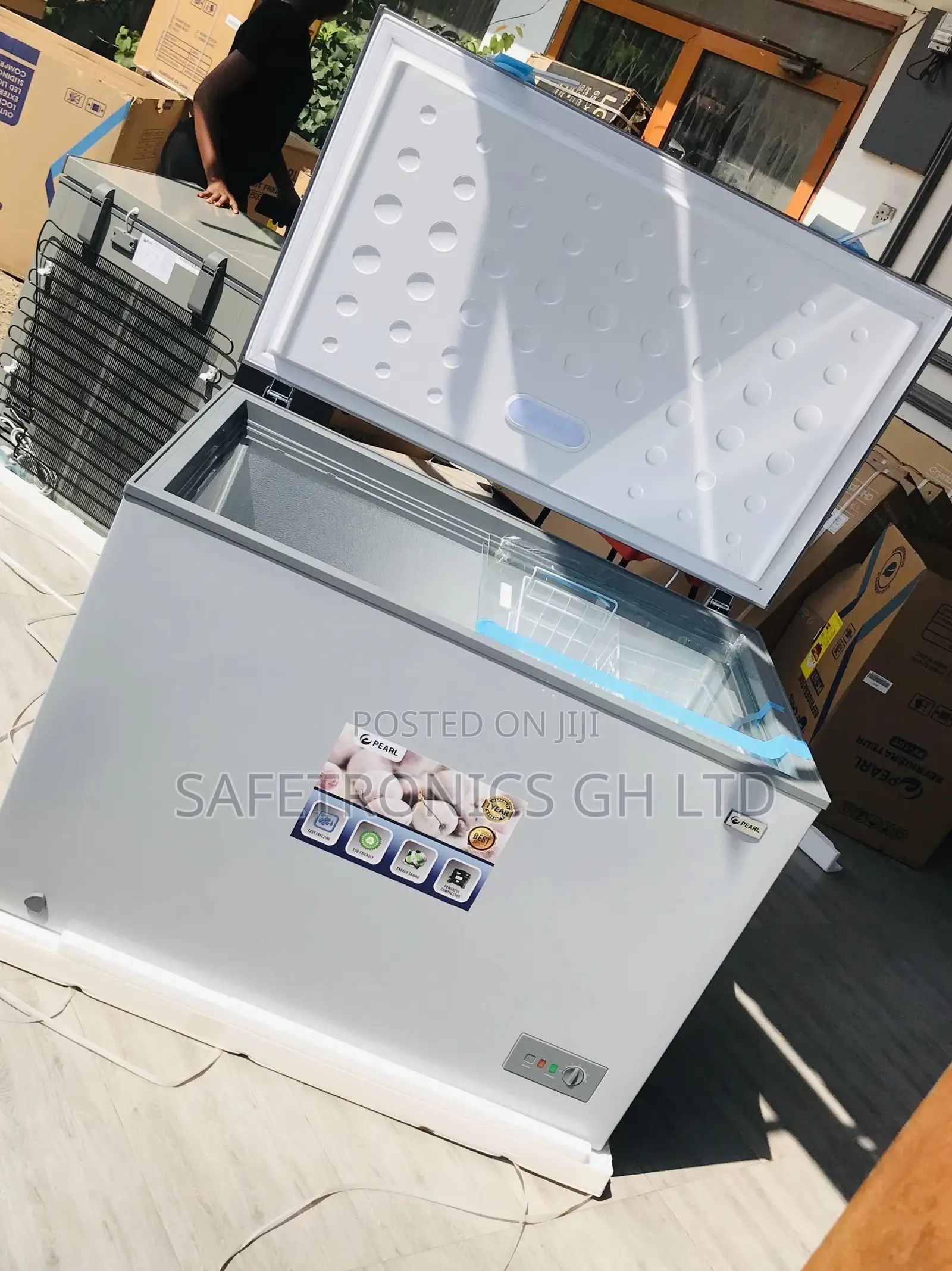 PCF-290 Chestfreezer Pearl Singledoor Glass Lid 251 Liters