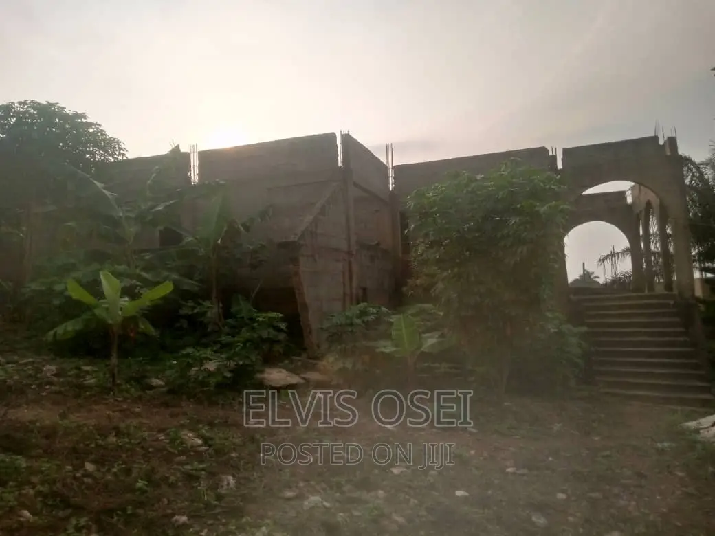 4bdrm House in Kwabenya Behind Bank for sale