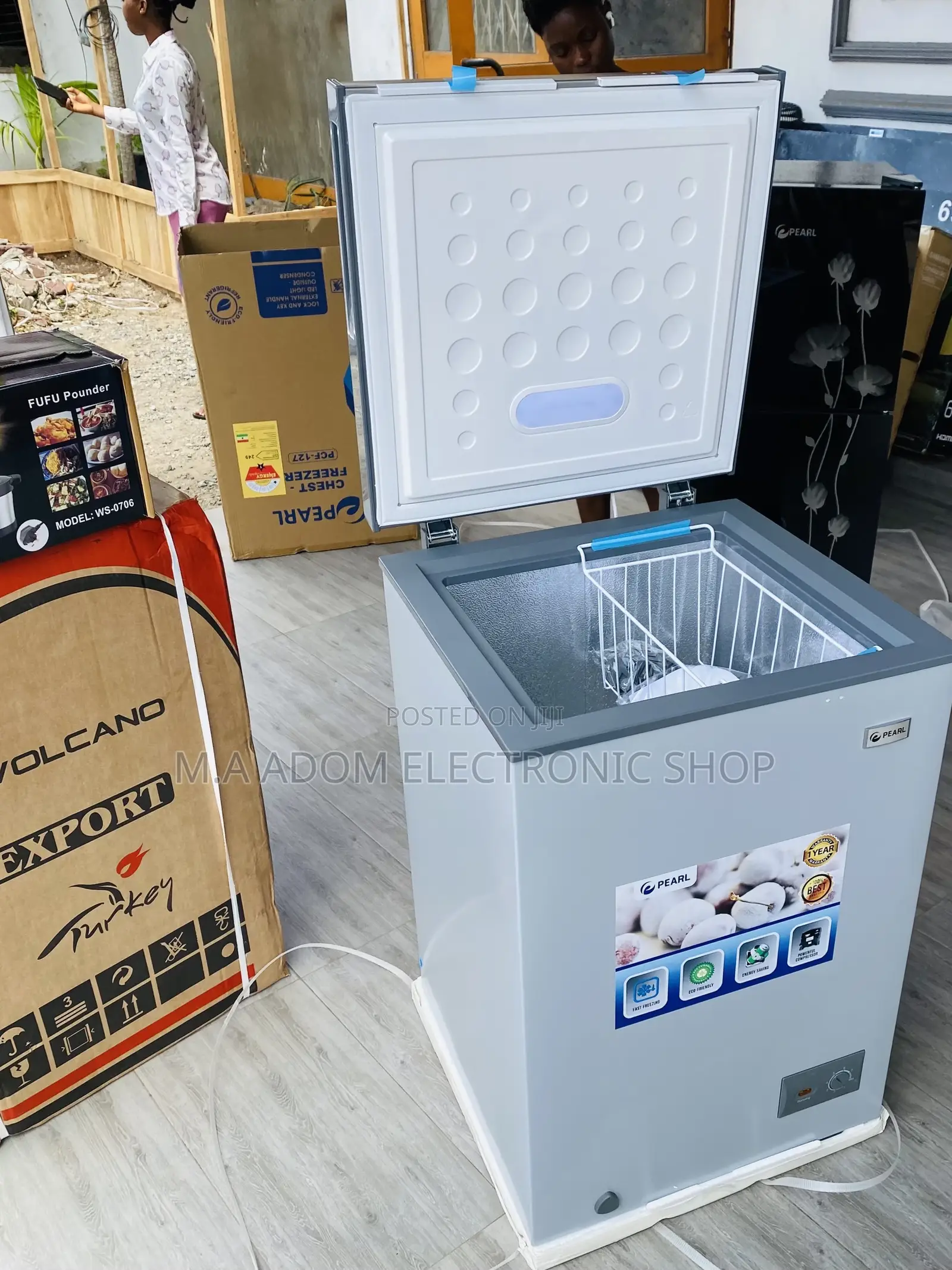 Nicely Designed Pearl PCF-127 Single Door Electric Freezer.