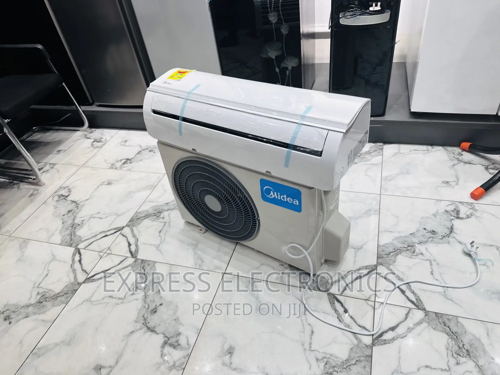Ultra Modern Airflow Split Midea White 1.5hp AC