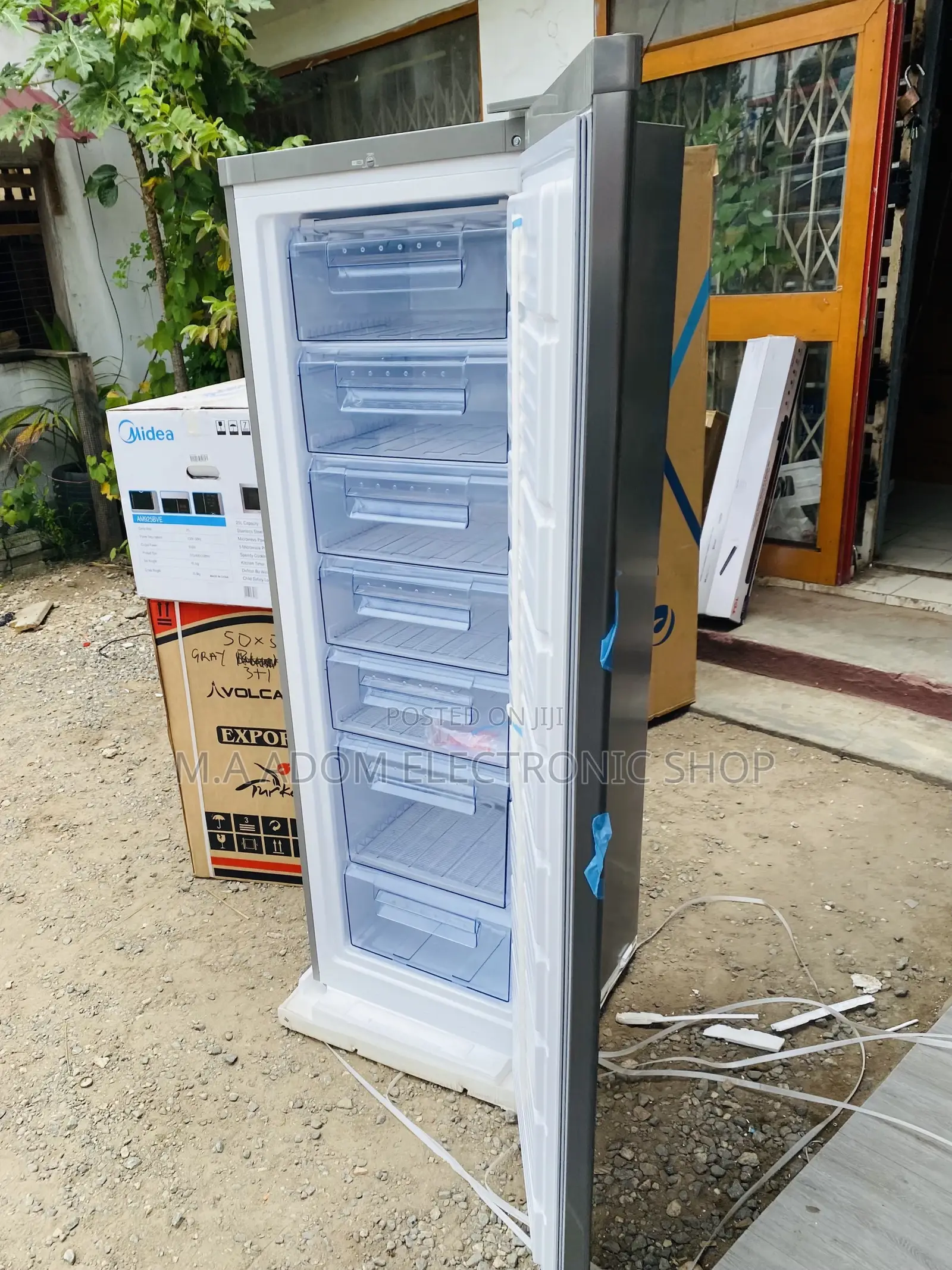 Super Quality Pearl PUF-370 Single Door Upright Freezer.