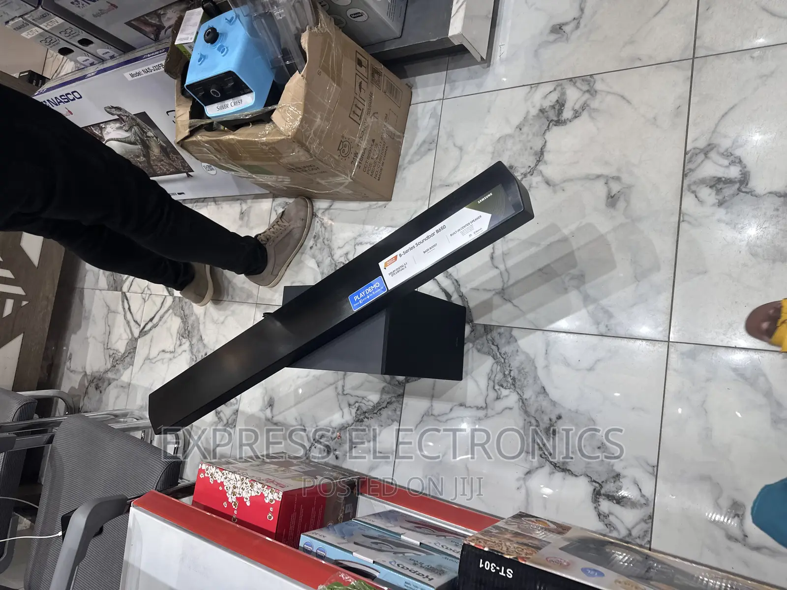 Use the Sleek Samsung Soundbar With Woofer C450