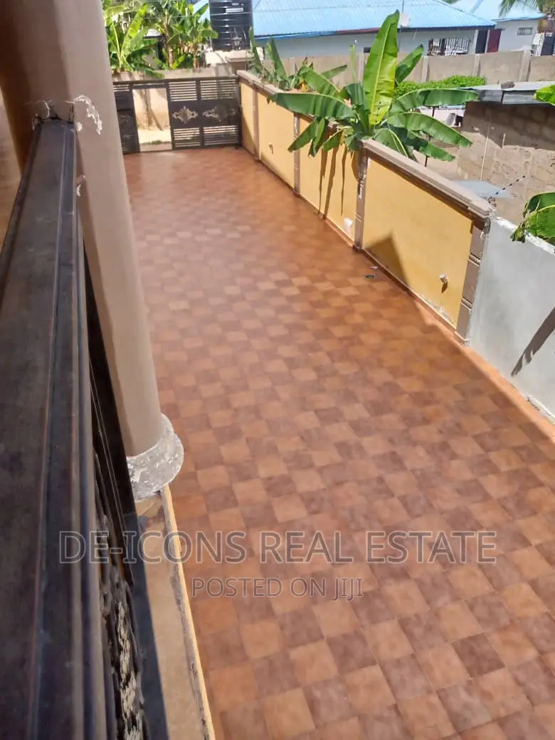 1bdrm Duplex in De-Icons Real Estate, Awutu Senya East Municipal