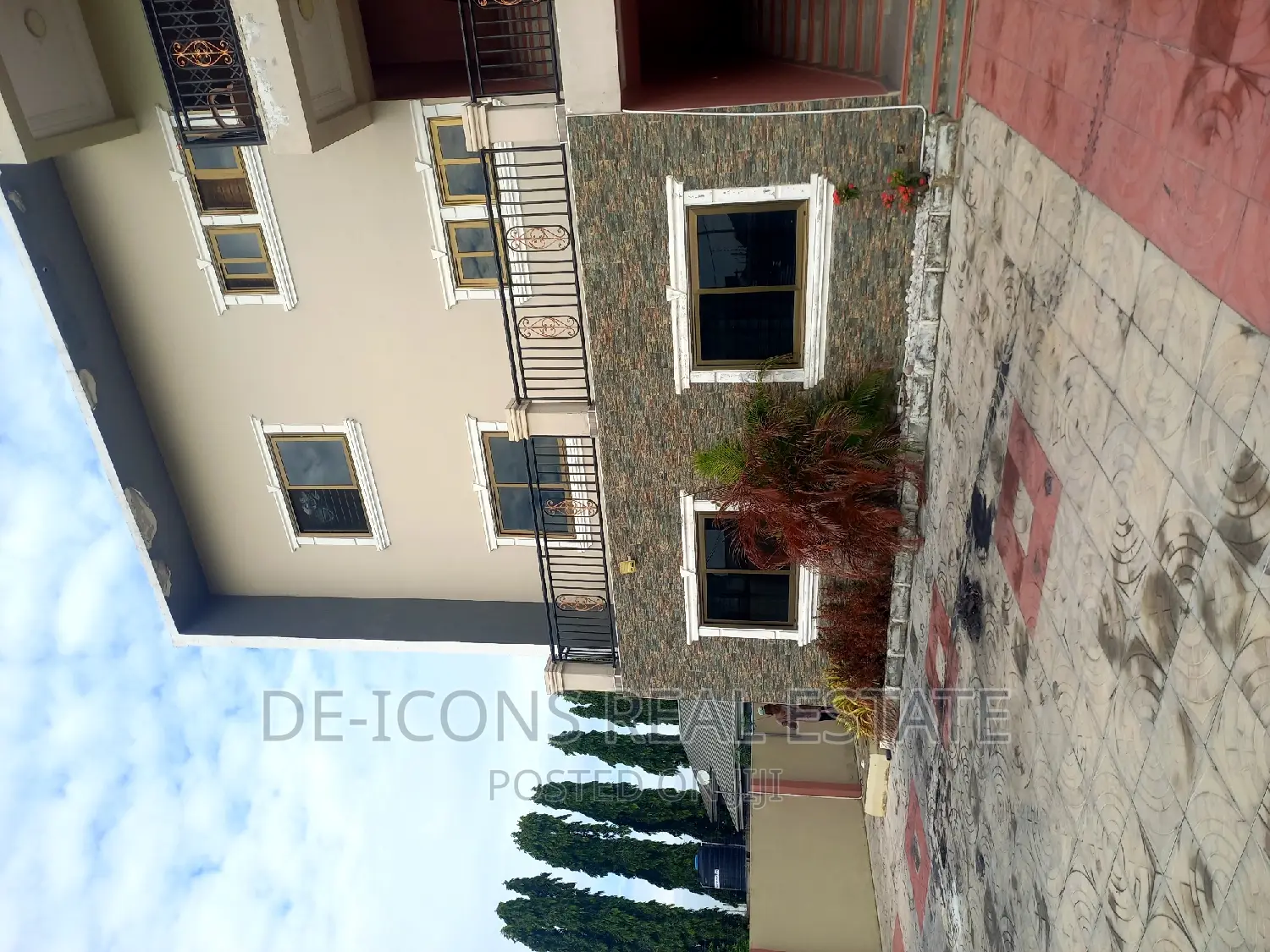2bdrm Duplex in De-Icons Real Estate, Awutu Senya East Municipal